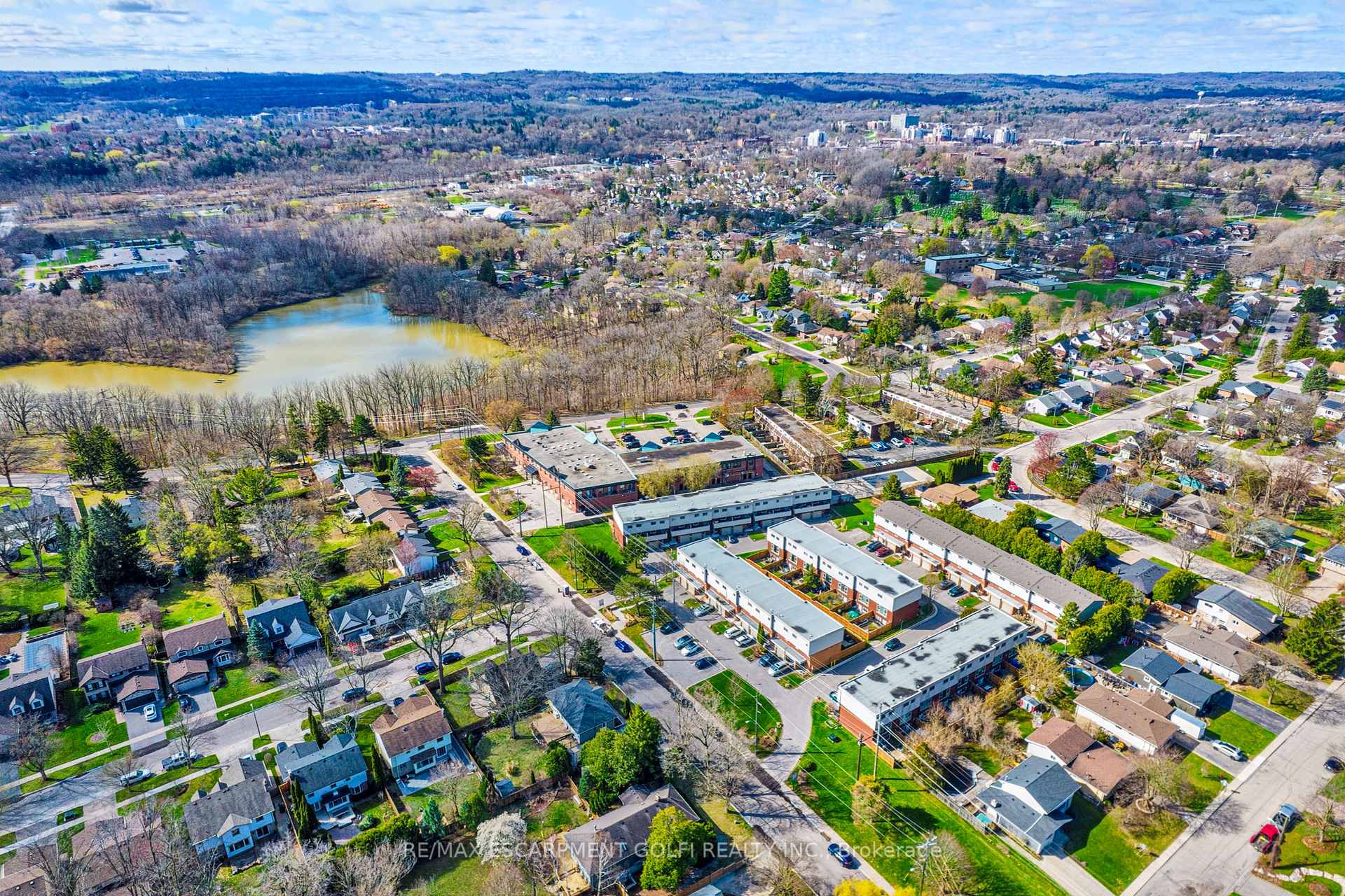 4 Bedrooms Condo at 23 WATSONS, Hamilton For sale
