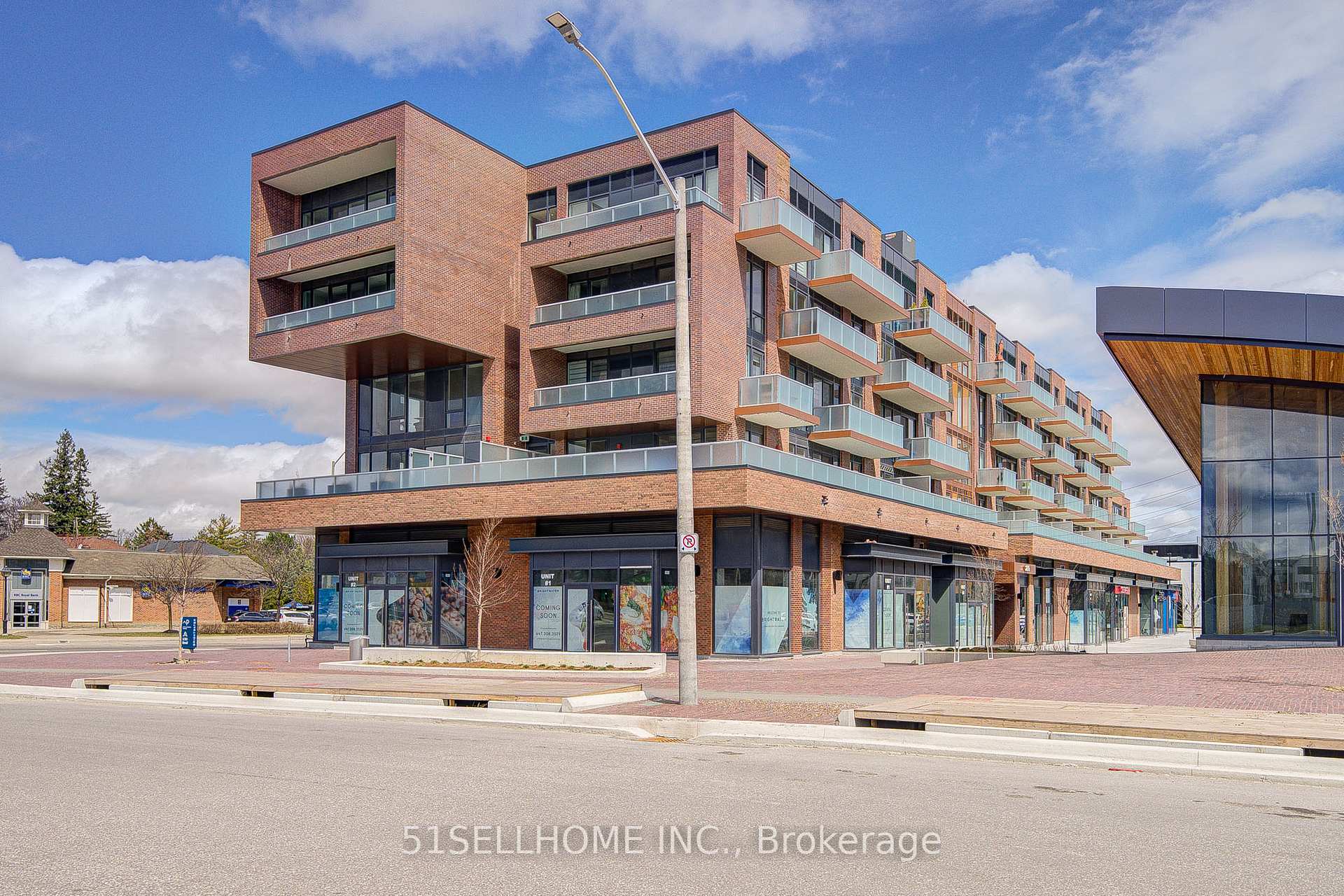#333 – 215 Lakeshore Road, Mississauga, ON L5H 0A7