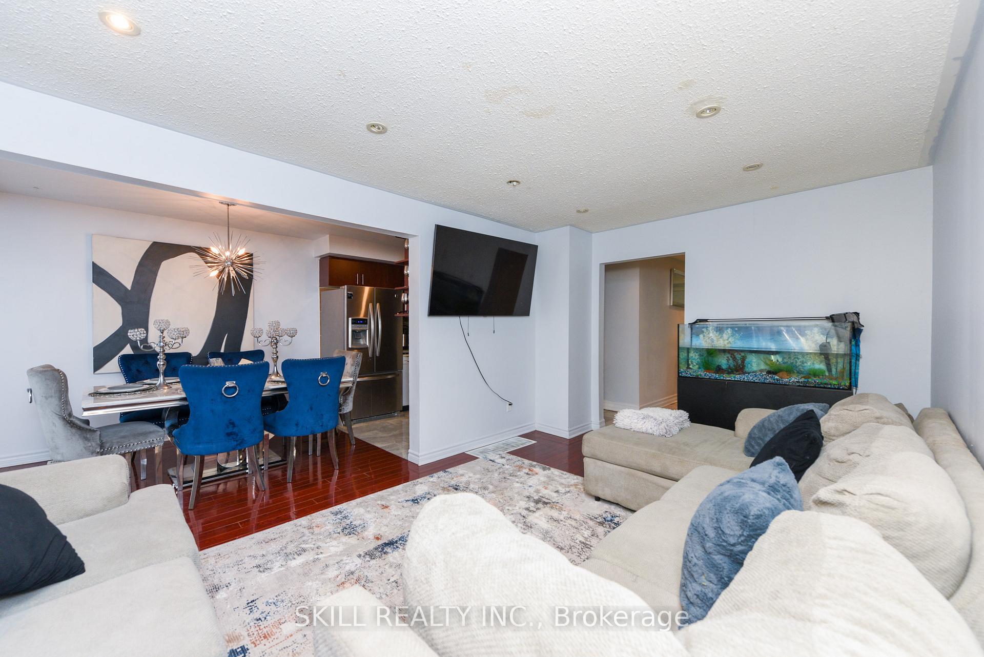 5 Bedrooms Condo at 7500 Goreway,  Mississauga For sale