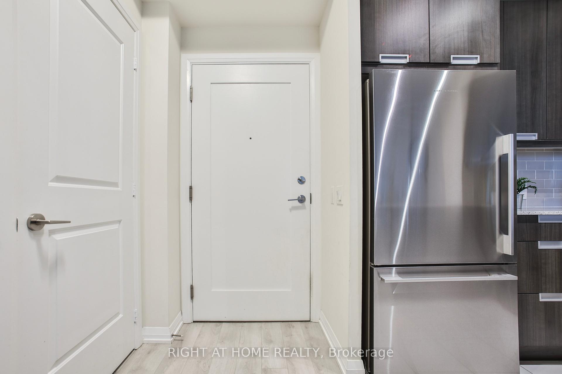 1 Bedroom Condo at 35 WATERGARDEN, Mississauga For sale