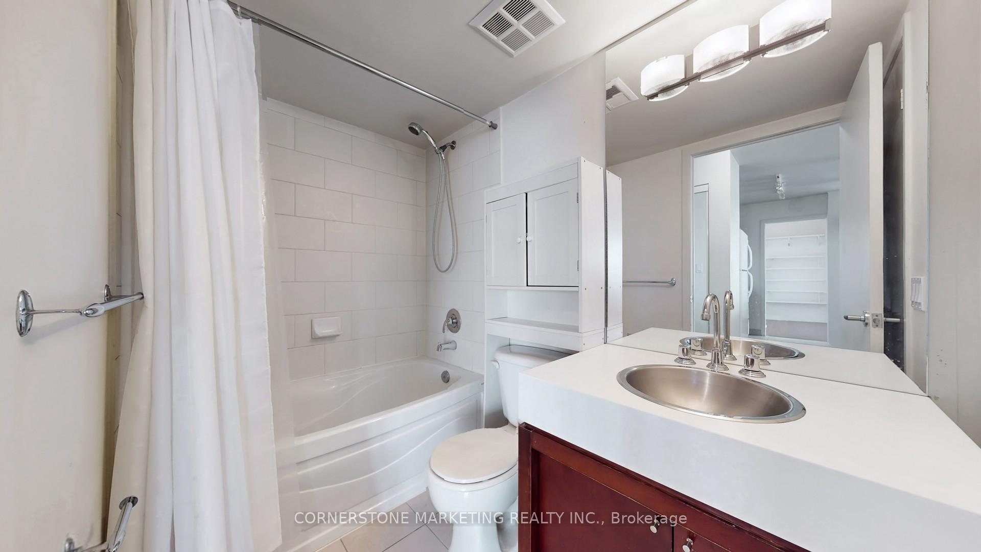 3 Bedrooms Condo at 81 Navy Wharf, Toronto For sale