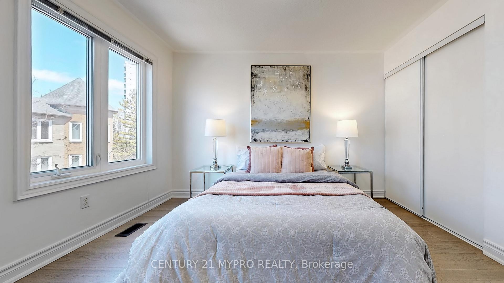 3 Bedrooms Condo at 735 New Westminster,  Vaughan For sale