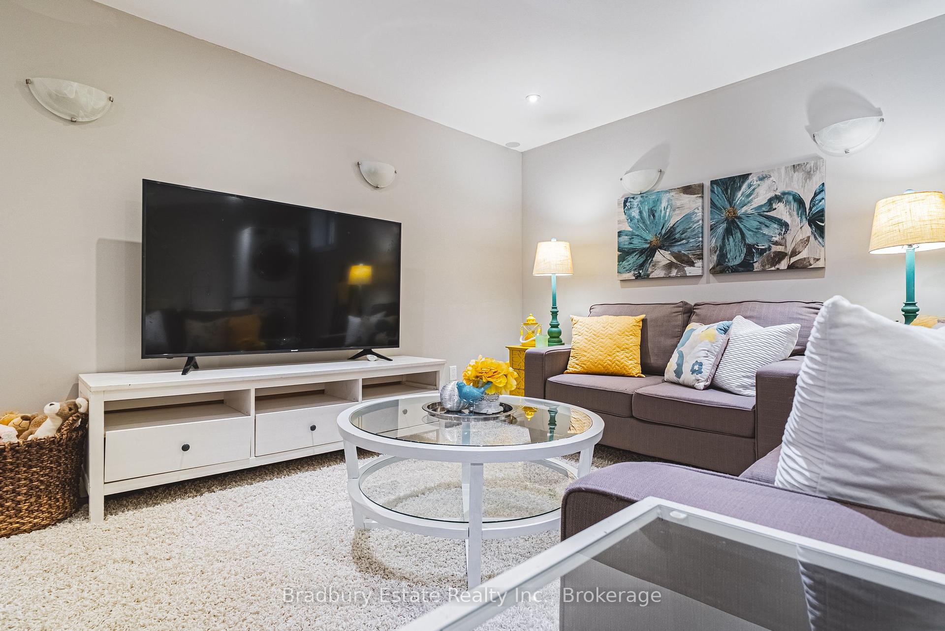 3 Bedrooms Condo at 1489 Ester, Burlington For sale