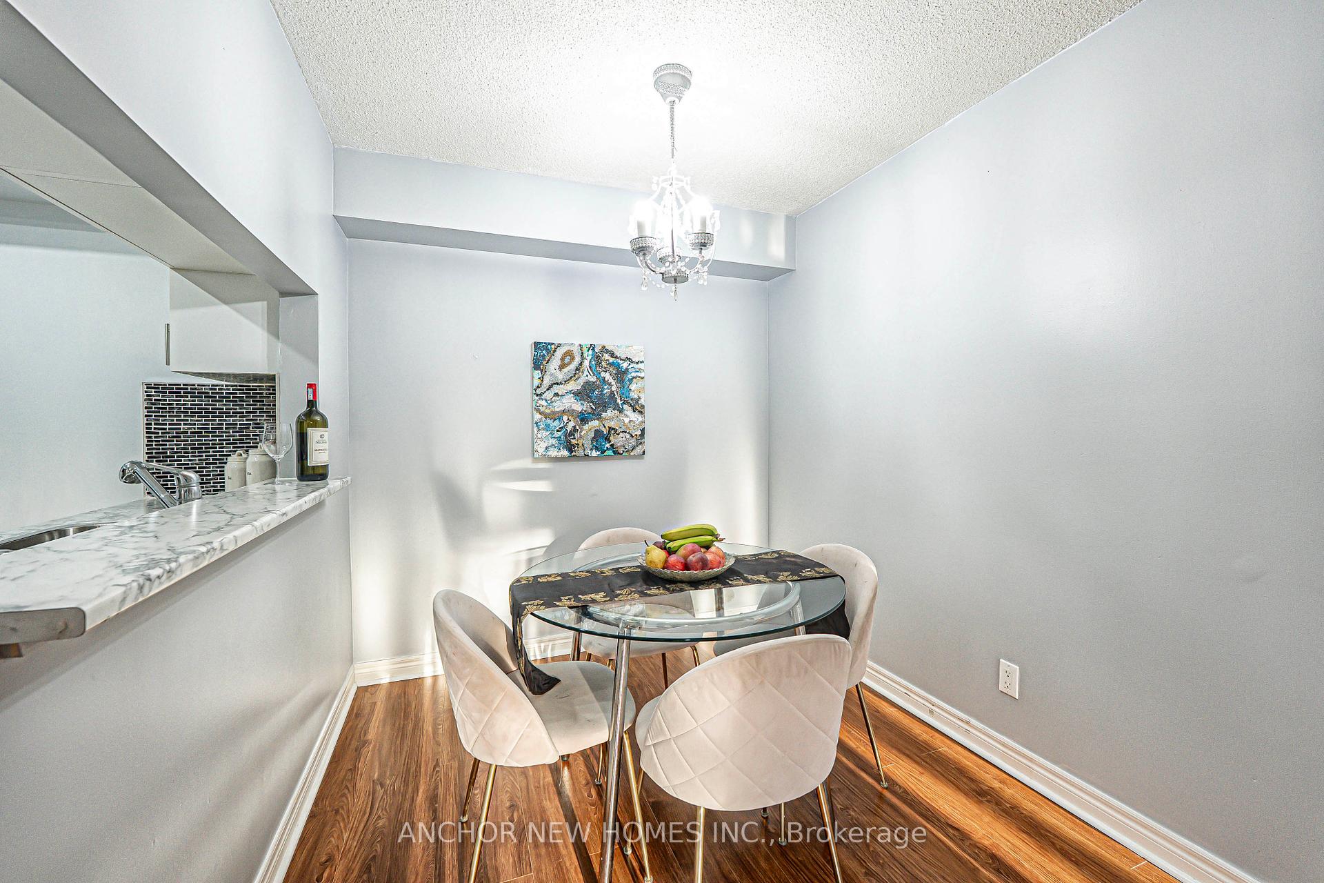 2 Bedrooms Condo at 65 Trailwood,  Mississauga For sale