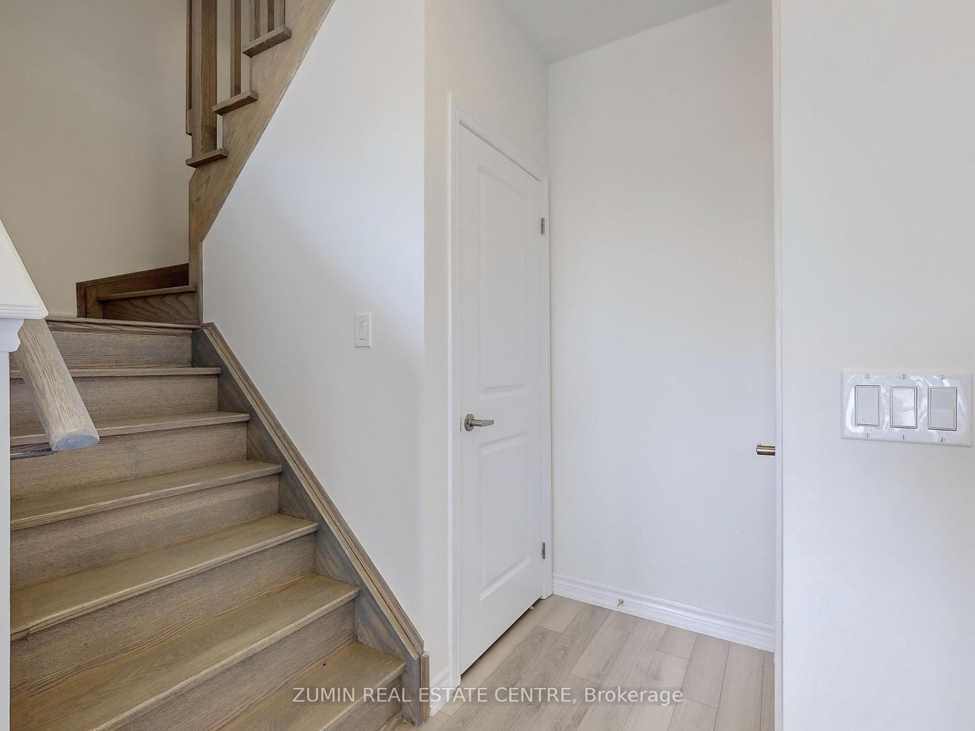 2 Bedrooms Condo at 349 Wheat Boom, Oakville For sale
