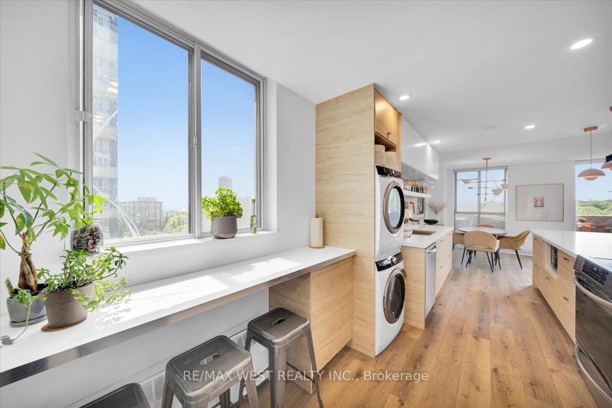3 Bedrooms Condo at 35 Ormskirk, Toronto For sale