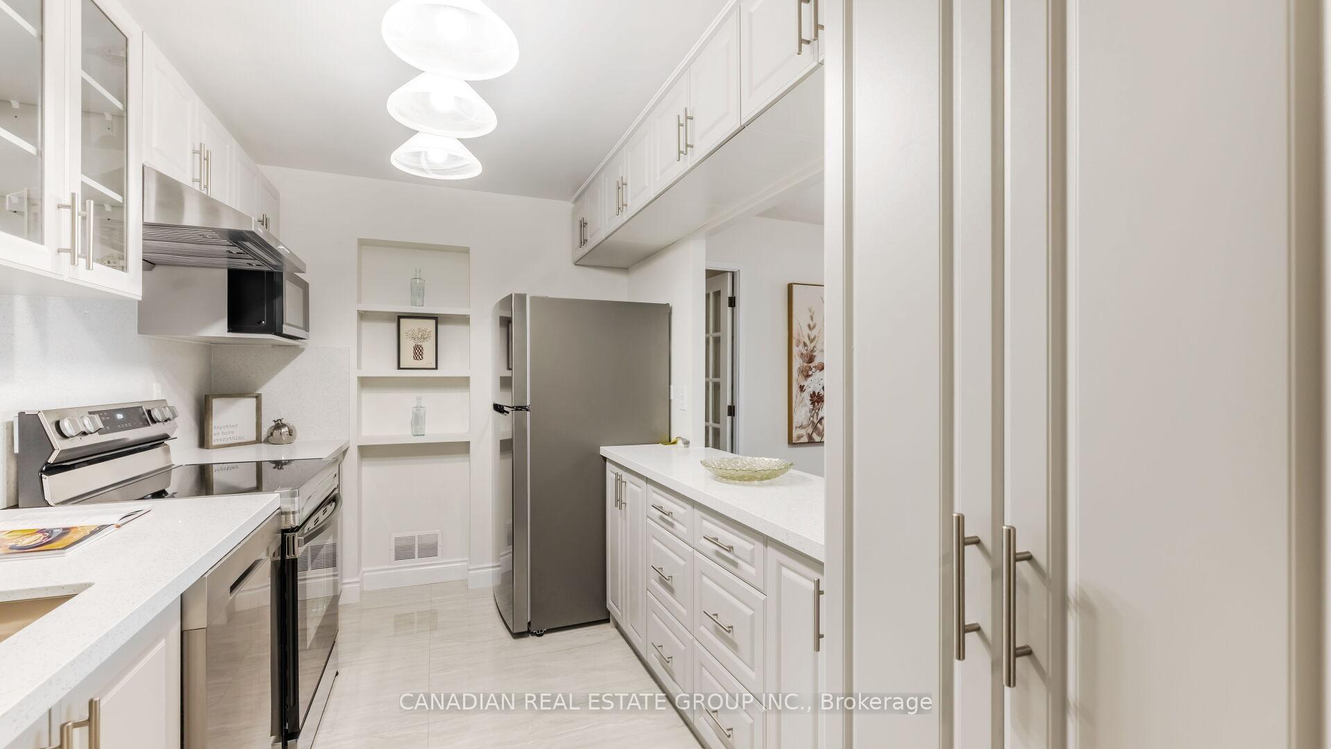 3 Bedrooms Condo at 20 Speers, Oakville For sale