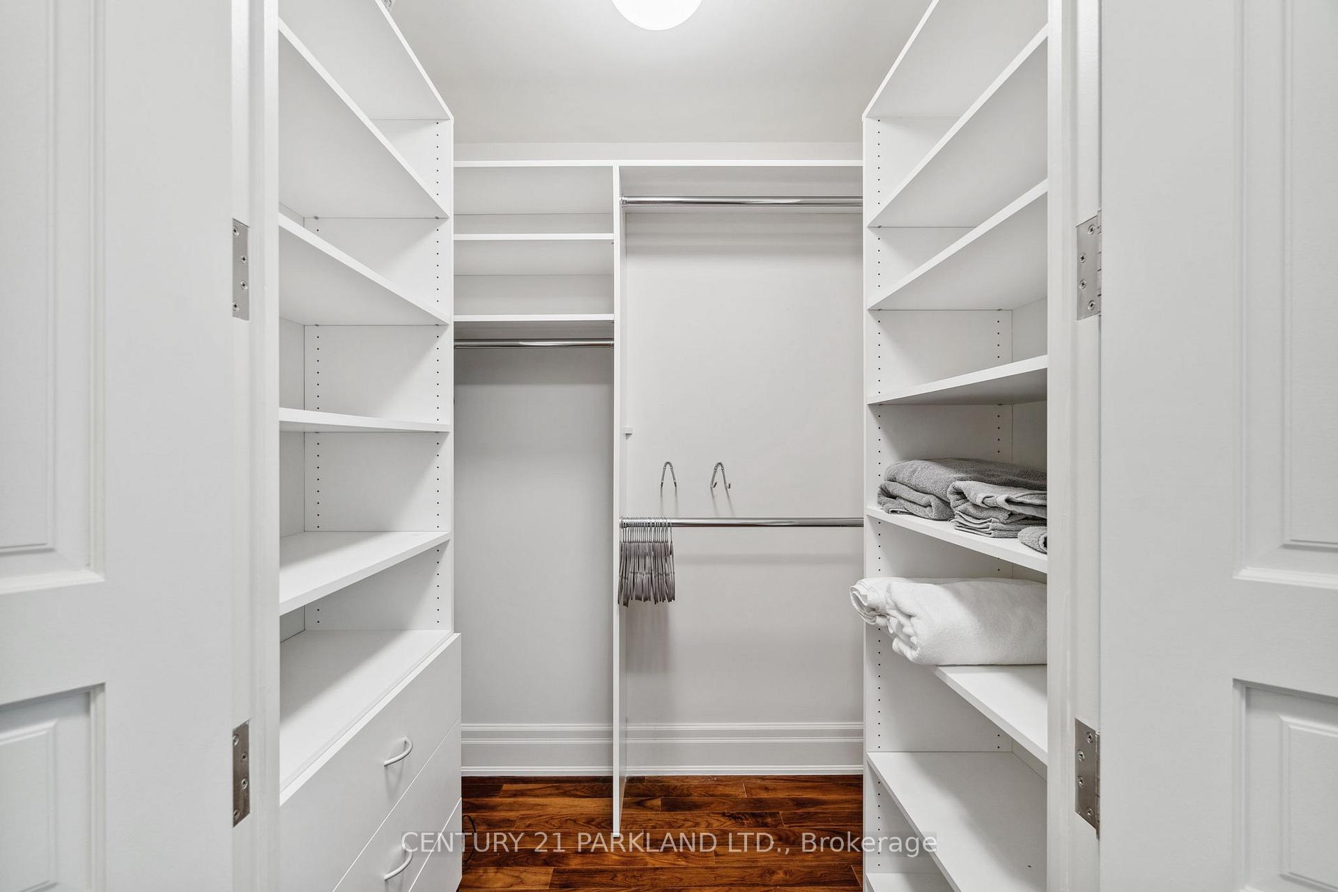 2 Bedrooms Condo at 155 St Clair, Toronto For sale