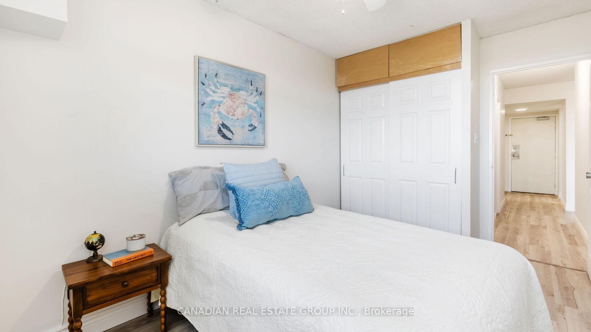 3 Bedrooms Condo at 20 Speers, Oakville For sale