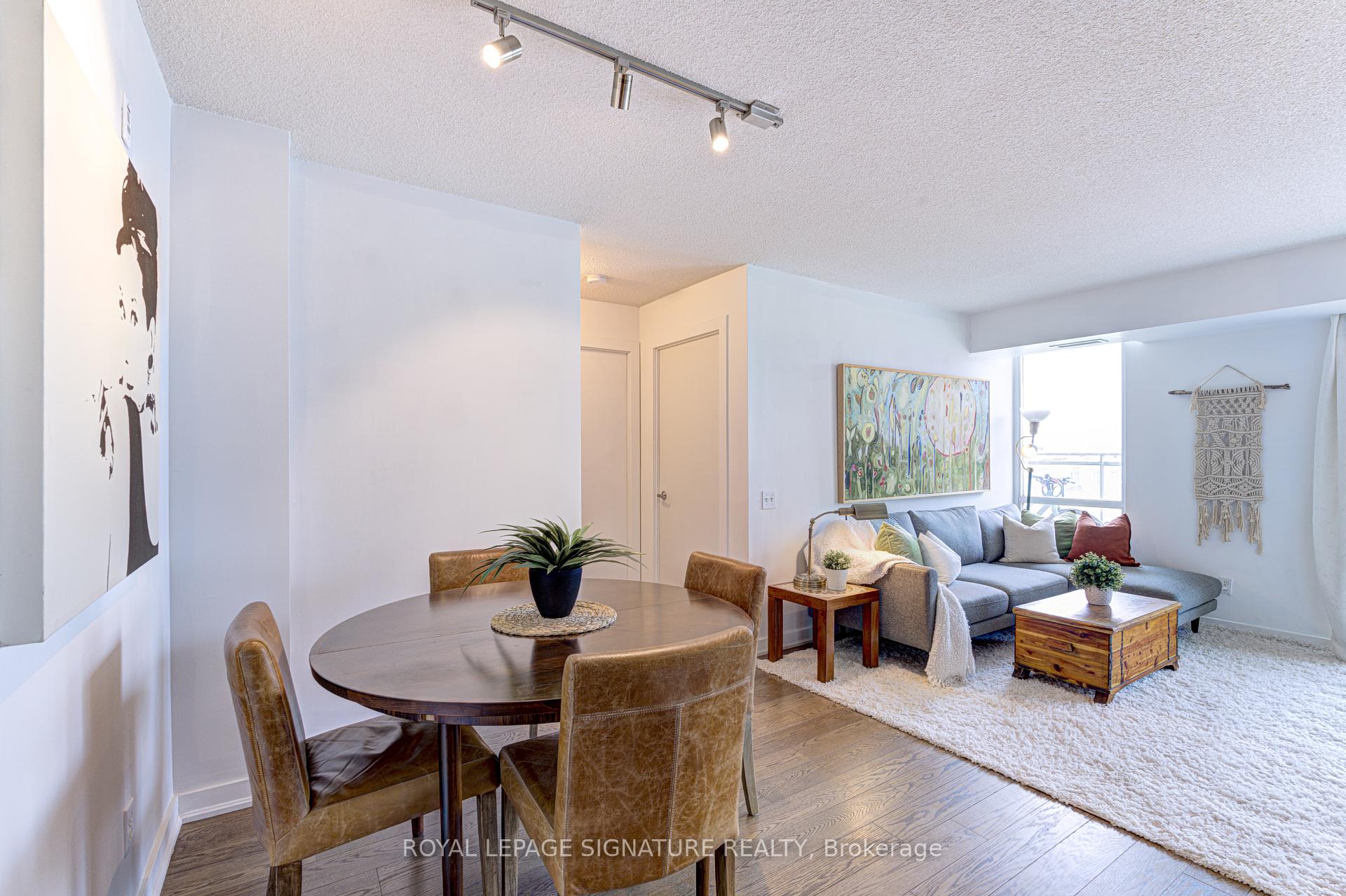 2 Bedrooms Condo at 77 Lombard, Toronto For sale