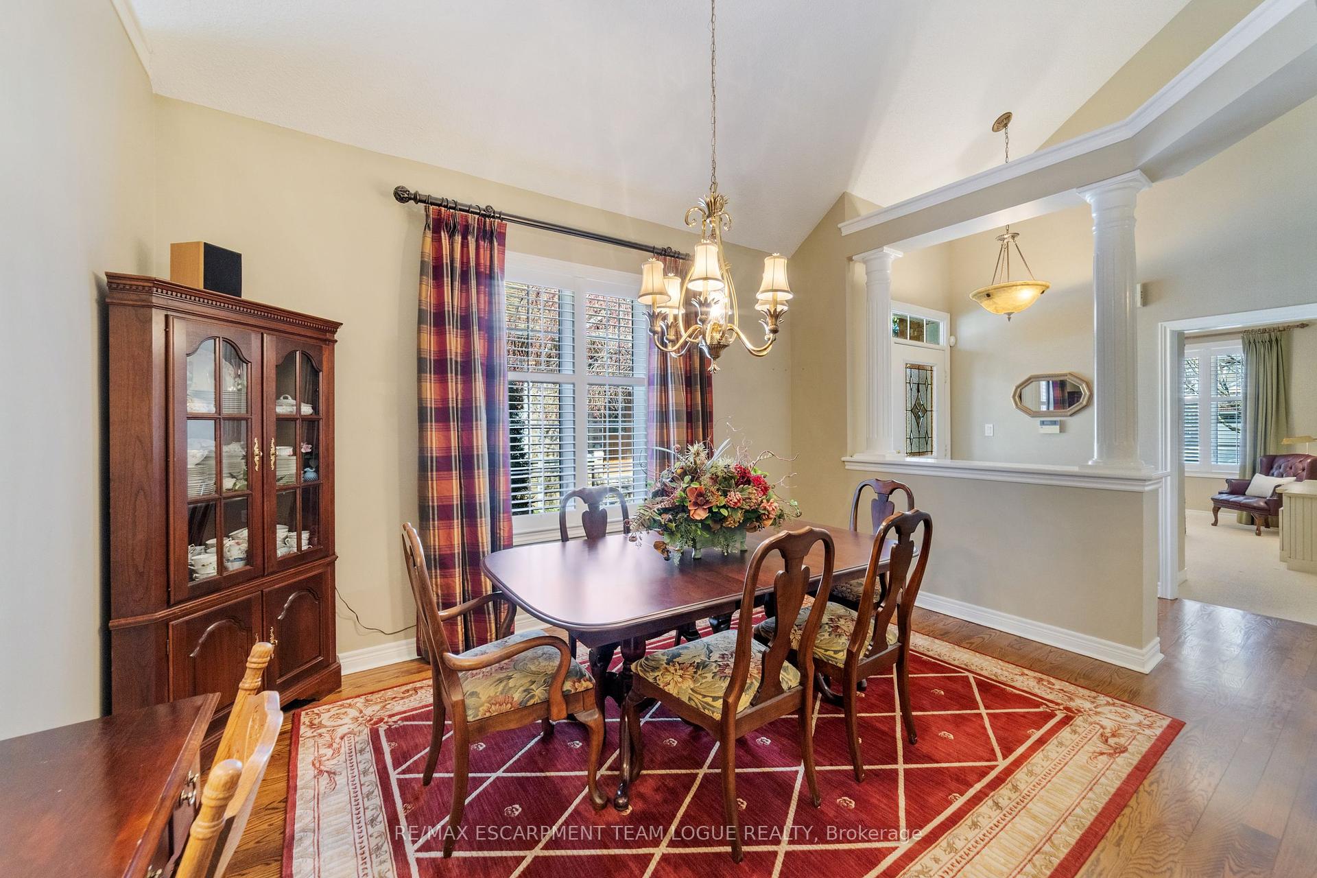 3 Bedrooms Semi-Detached at 4144 STONEBRIDGE,  Burlington For sale