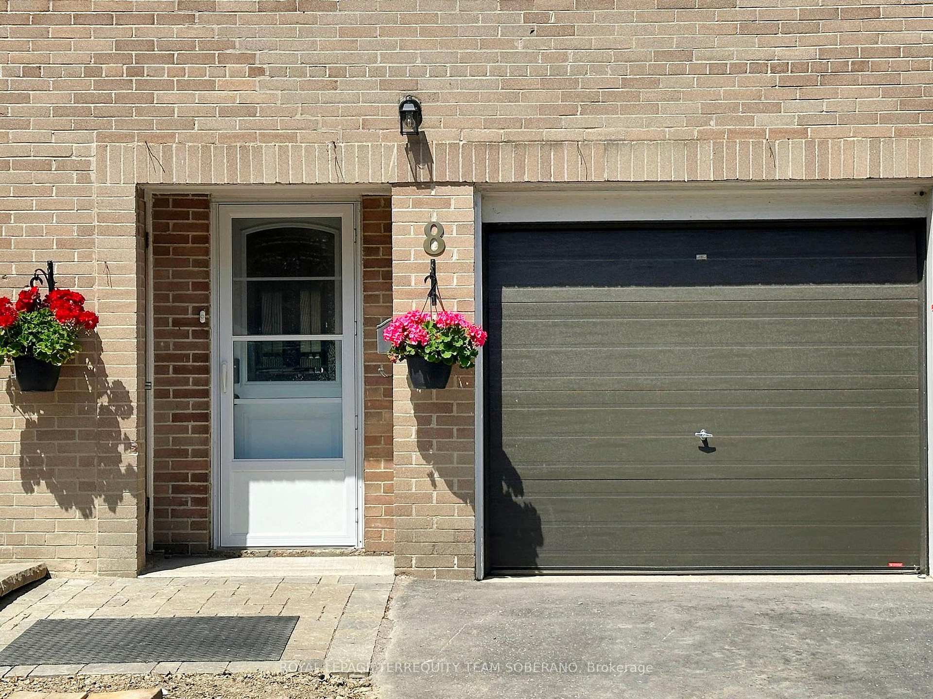 3 Bedrooms Condo at 8 Village Greenway, Toronto For sale