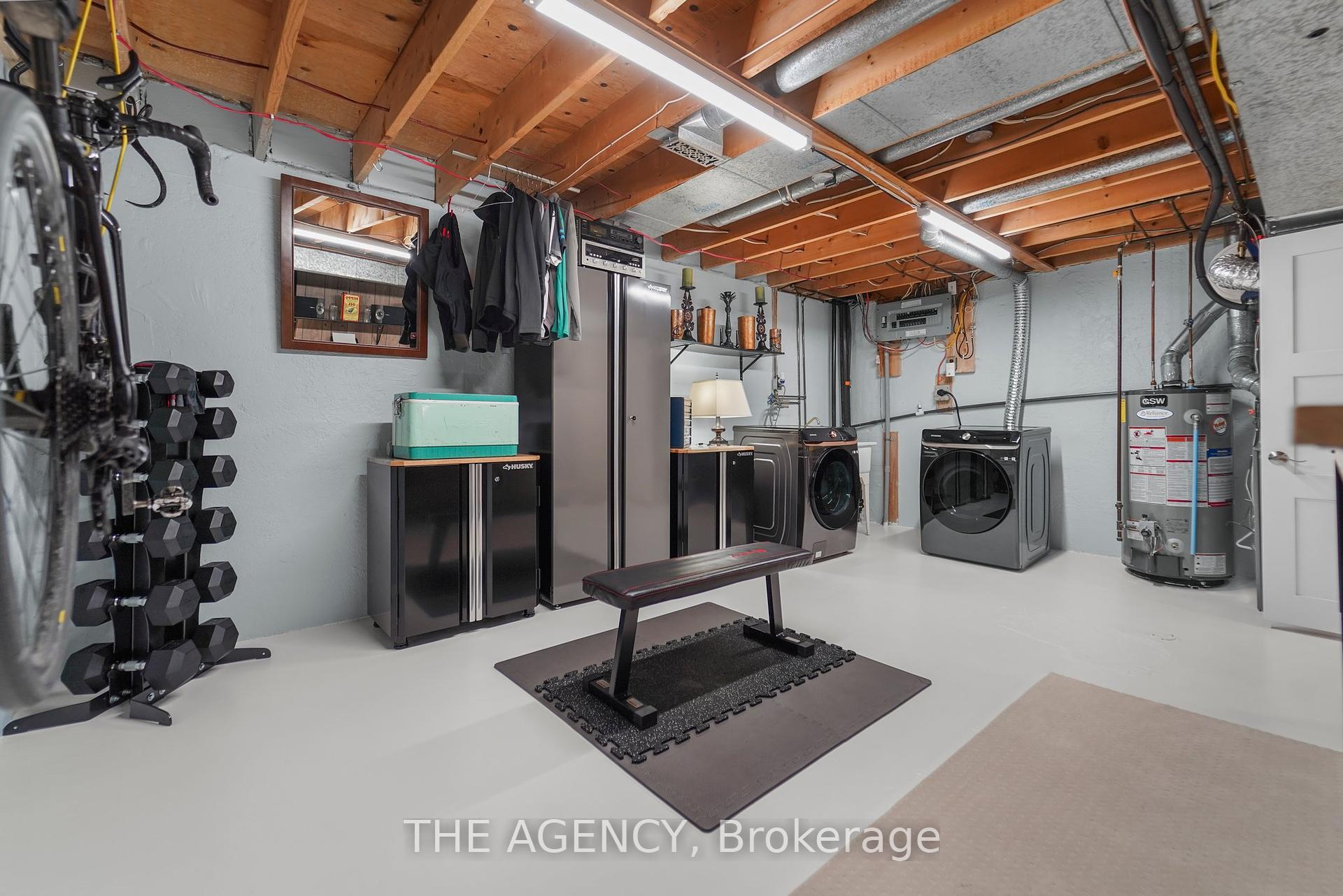 3 Bedrooms Condo at 965 Francis, Burlington For sale