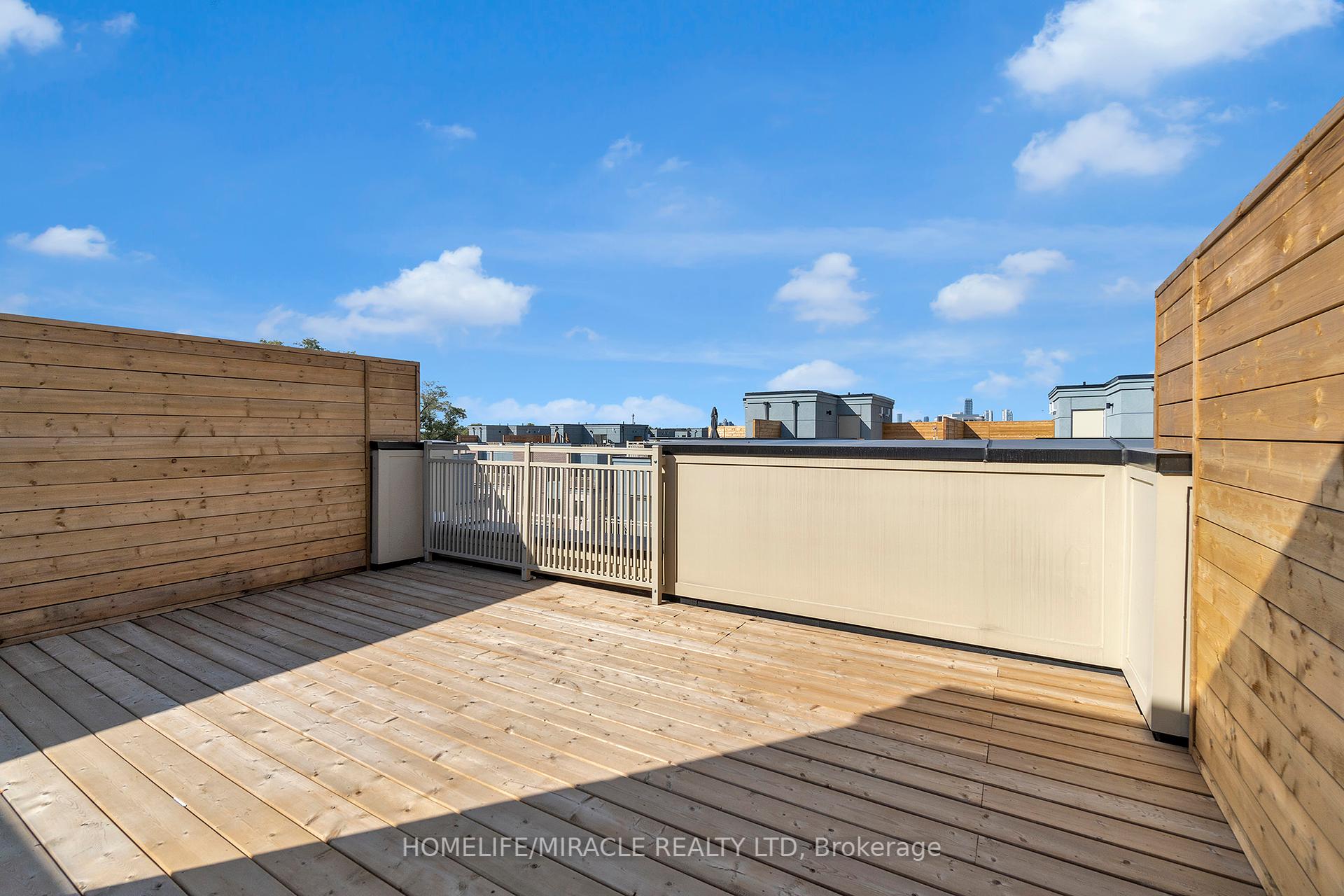 2 Bedrooms Condo at 5 William Jackson, Toronto For sale