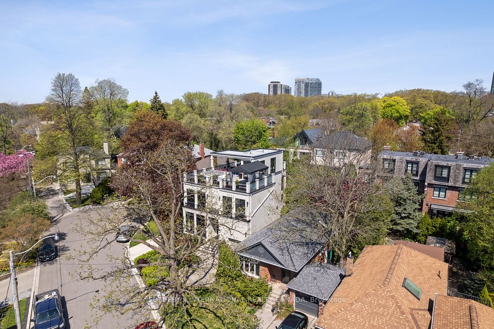 5 Lyndhurst