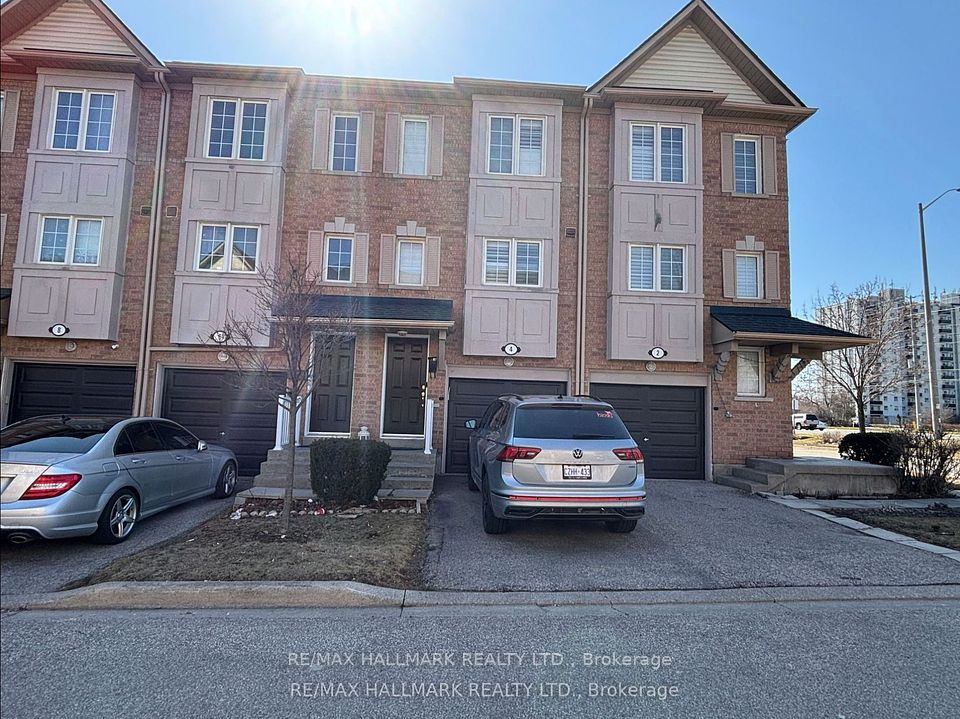 1128 Dundas