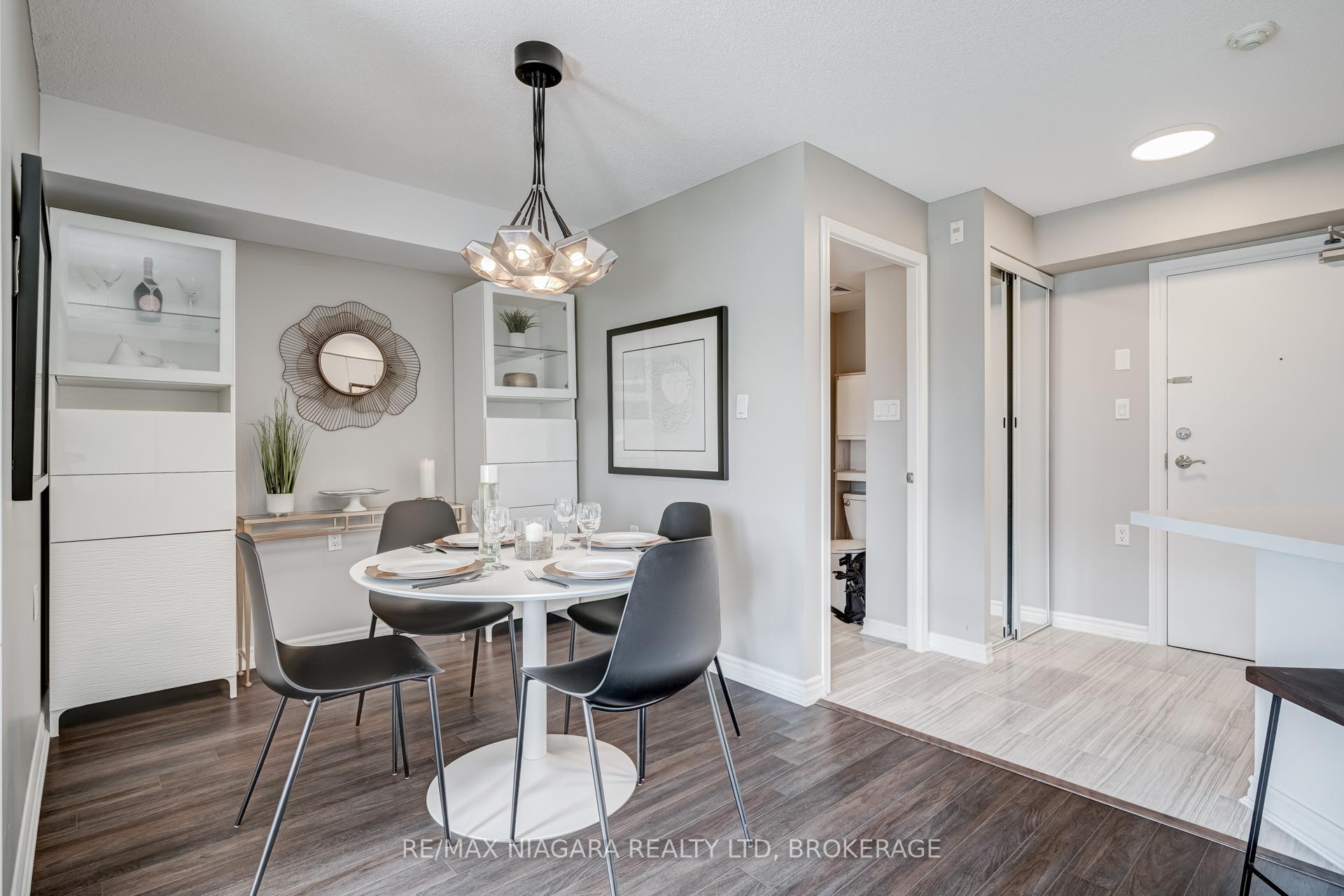 2 Bedrooms Condo at 872 Sheppard, Toronto For sale