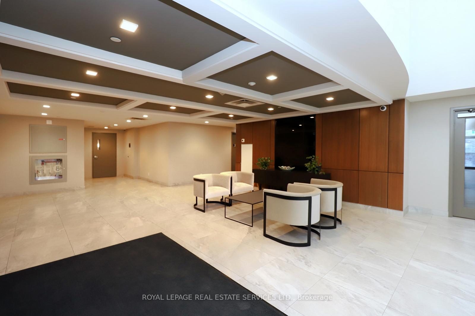 2 Bedrooms Condo at 1575 Lakeshore, Mississauga For sale