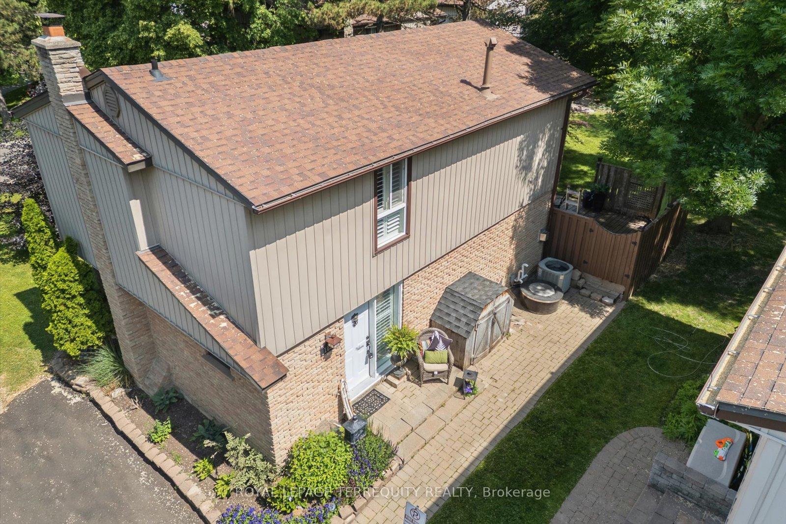 4 Bedrooms Condo at 1825 Hyde Mill, Mississauga For sale