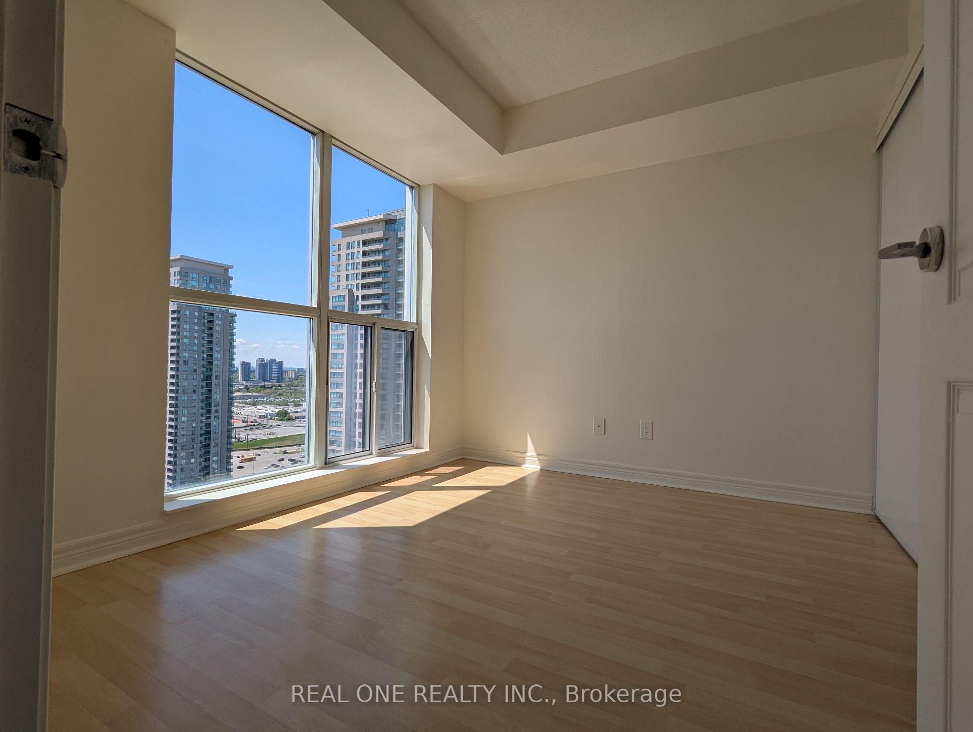 1 Bedroom Condo at 60 Town Centre, Toronto For sale