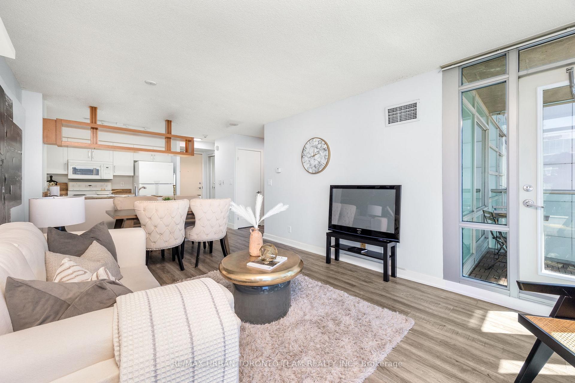 3 Bedrooms Condo at 81 Navy Wharf,  Toronto For sale
