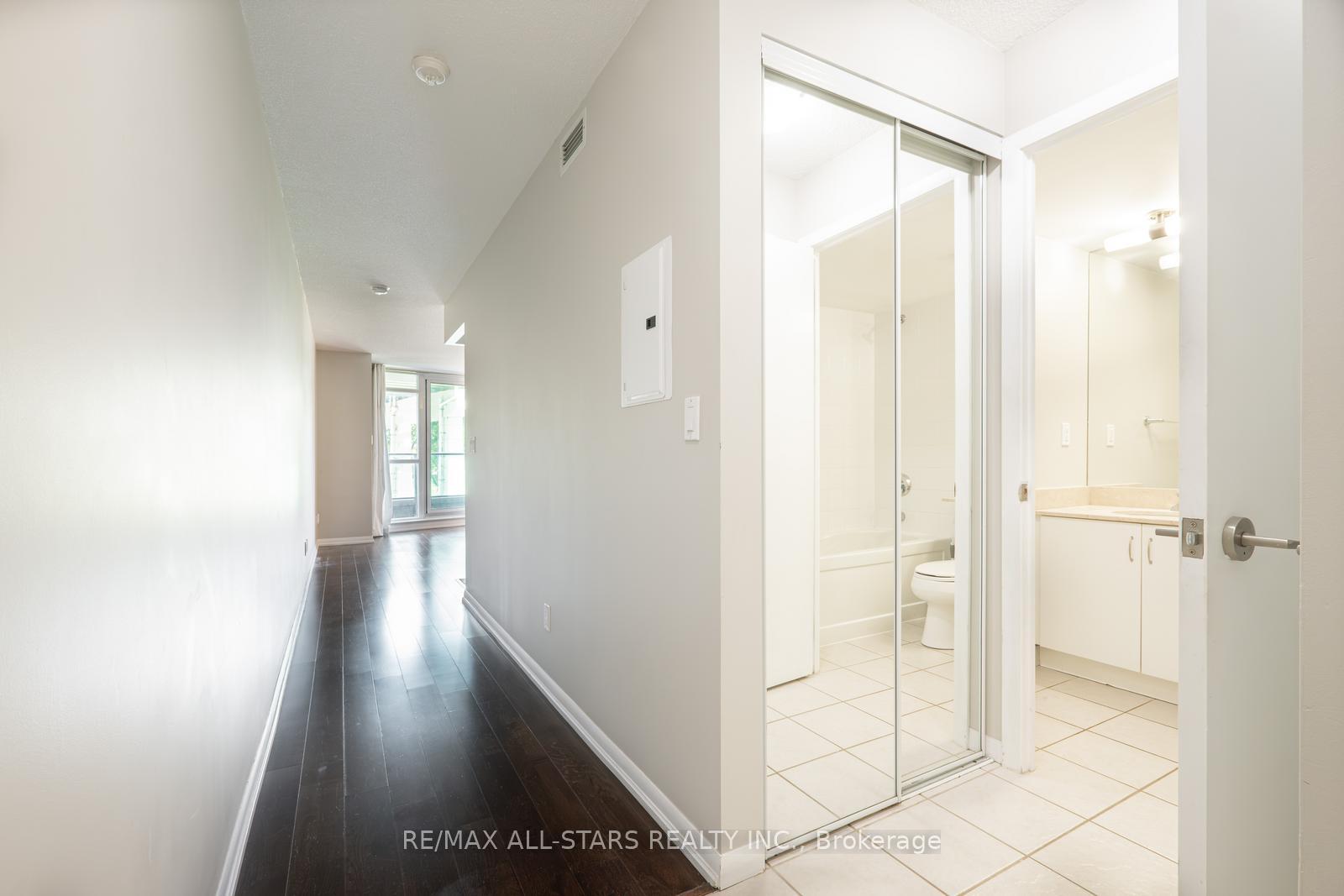 1 Bedroom Condo at 209 Fort York, Toronto For sale