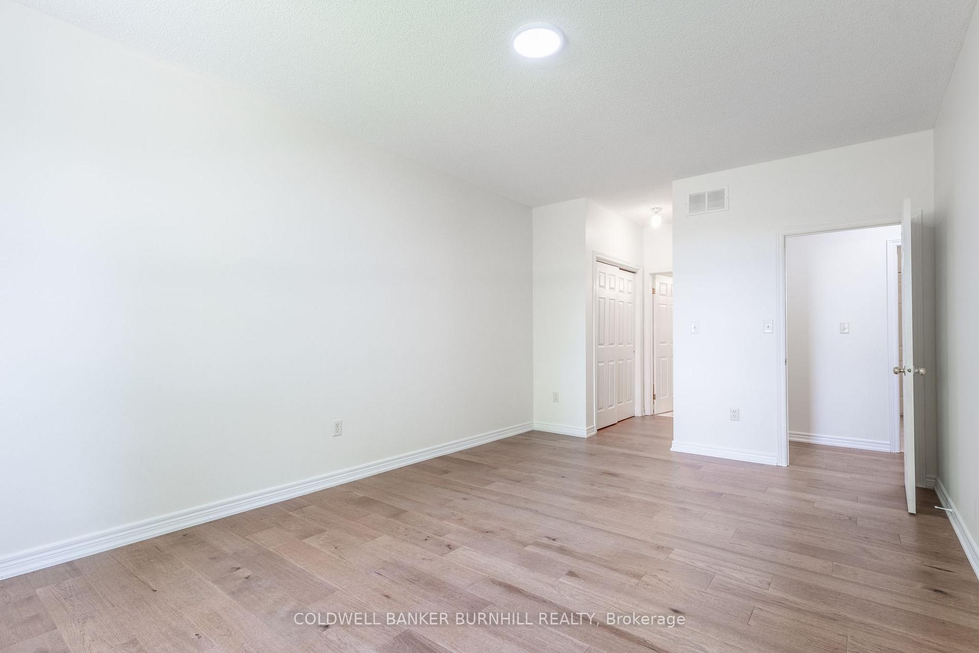 2 Bedrooms Condo at 56 Northern Breeze, Hamilton For sale