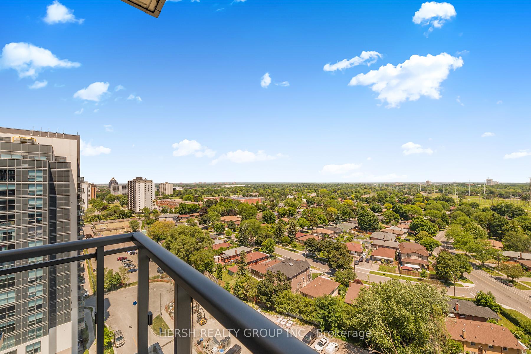 3 Bedrooms Condo at 10 Meadowglen,  Toronto For sale
