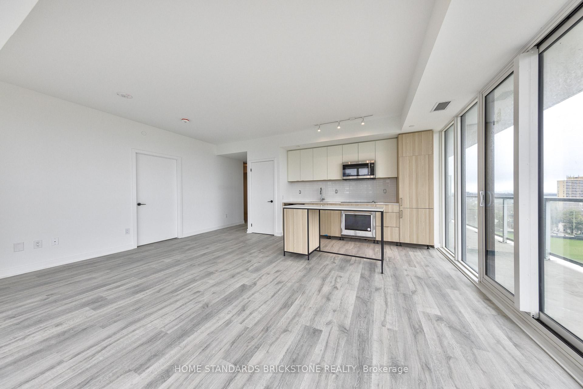 3 Bedrooms Condo at 220 Missinnihe, Mississauga For sale