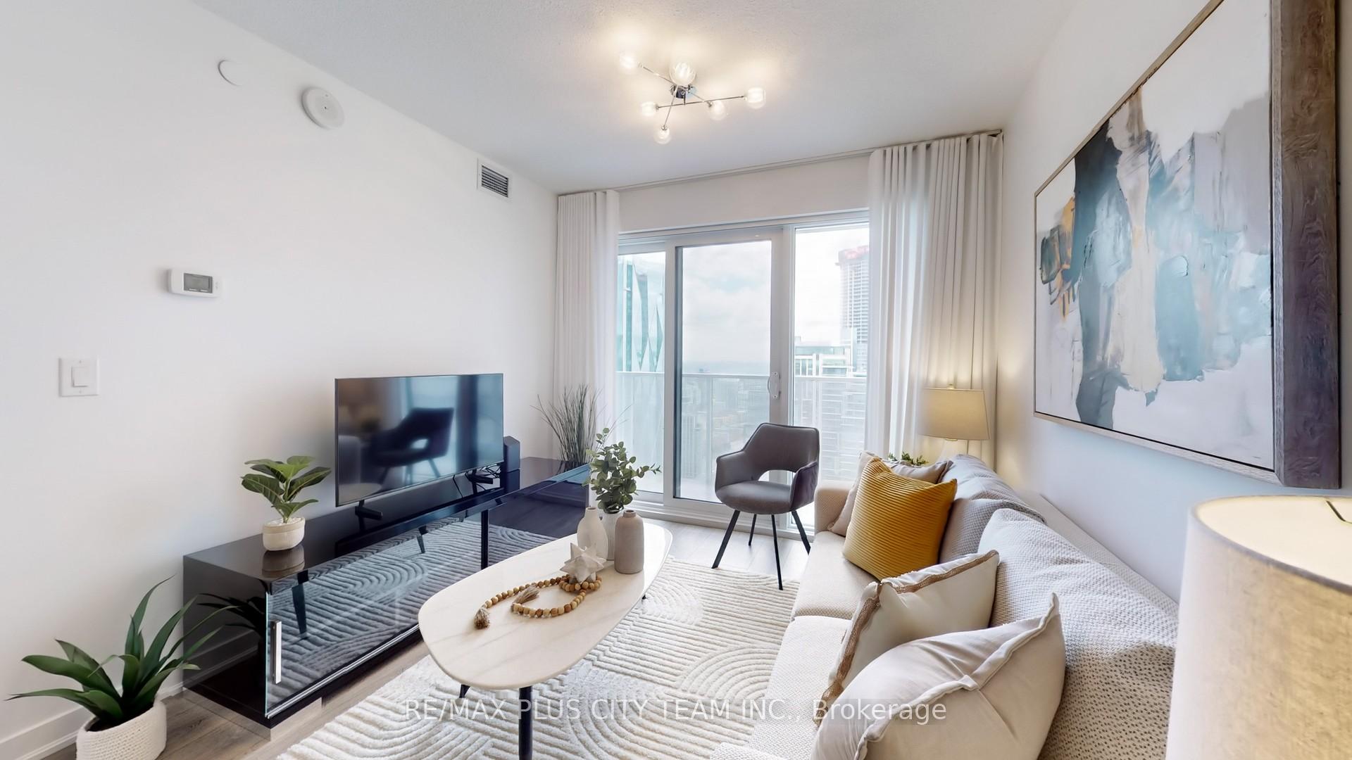 2 Bedrooms Condo at 100 Harbour, Toronto For sale