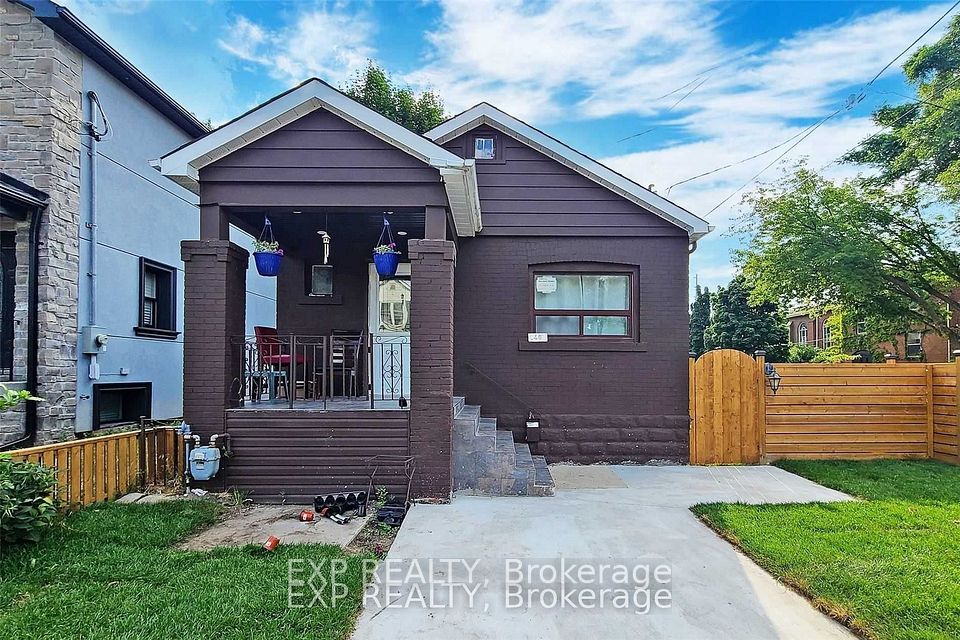 146 Coleridge Avenue, Toronto, ON M4C 4H6