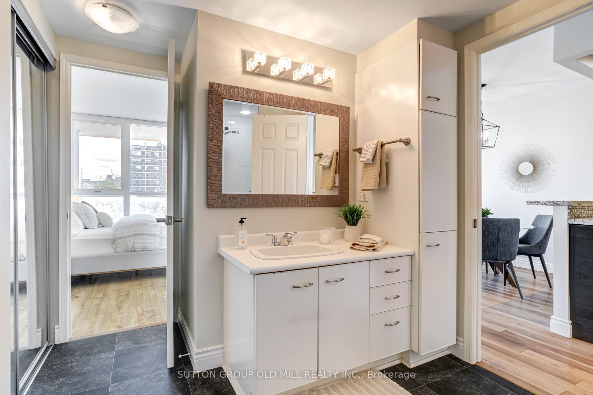 1 Bedroom Condo at 415 Locust, Burlington For sale