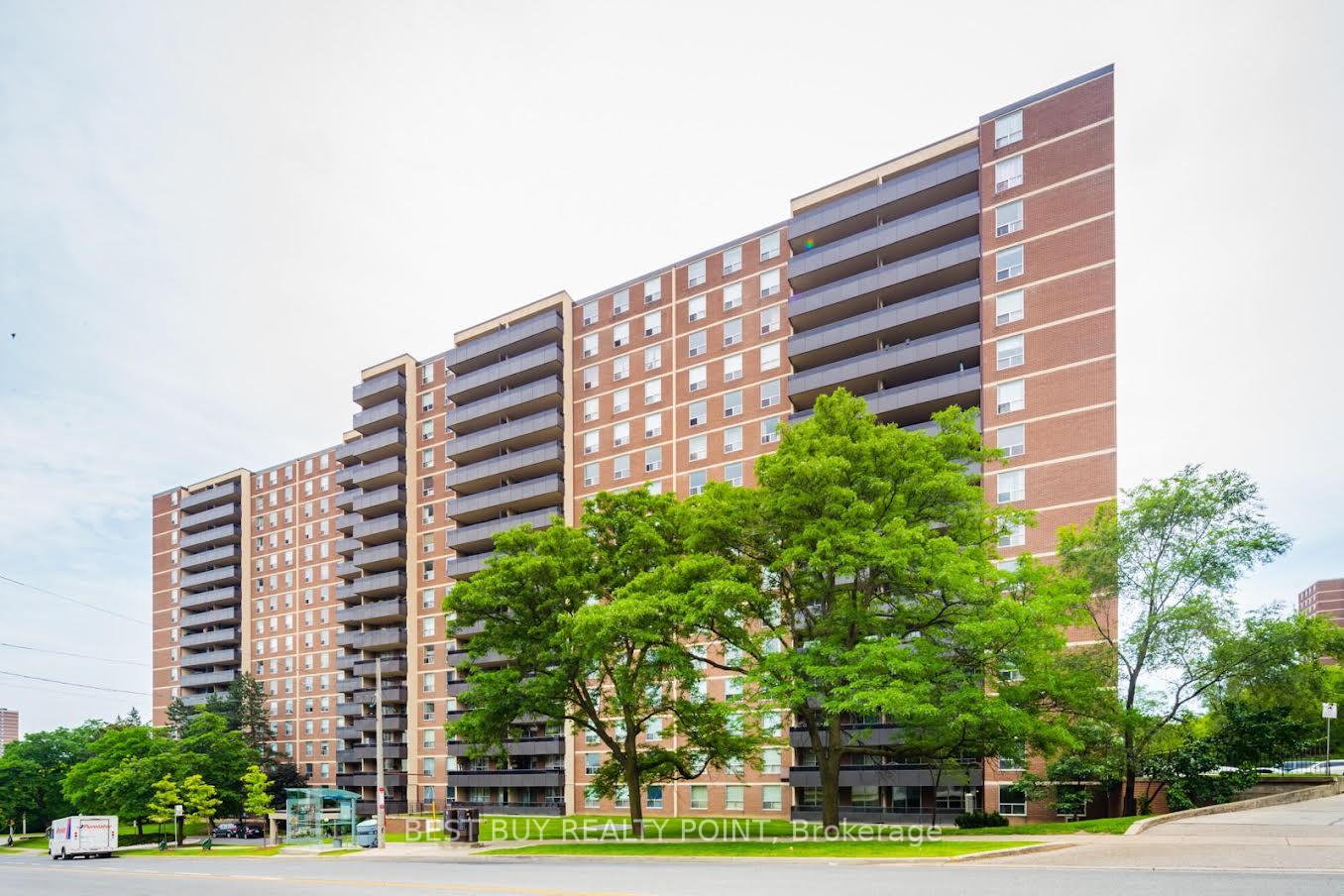 3 Bedrooms Condo at 15 La Rose, Toronto For sale