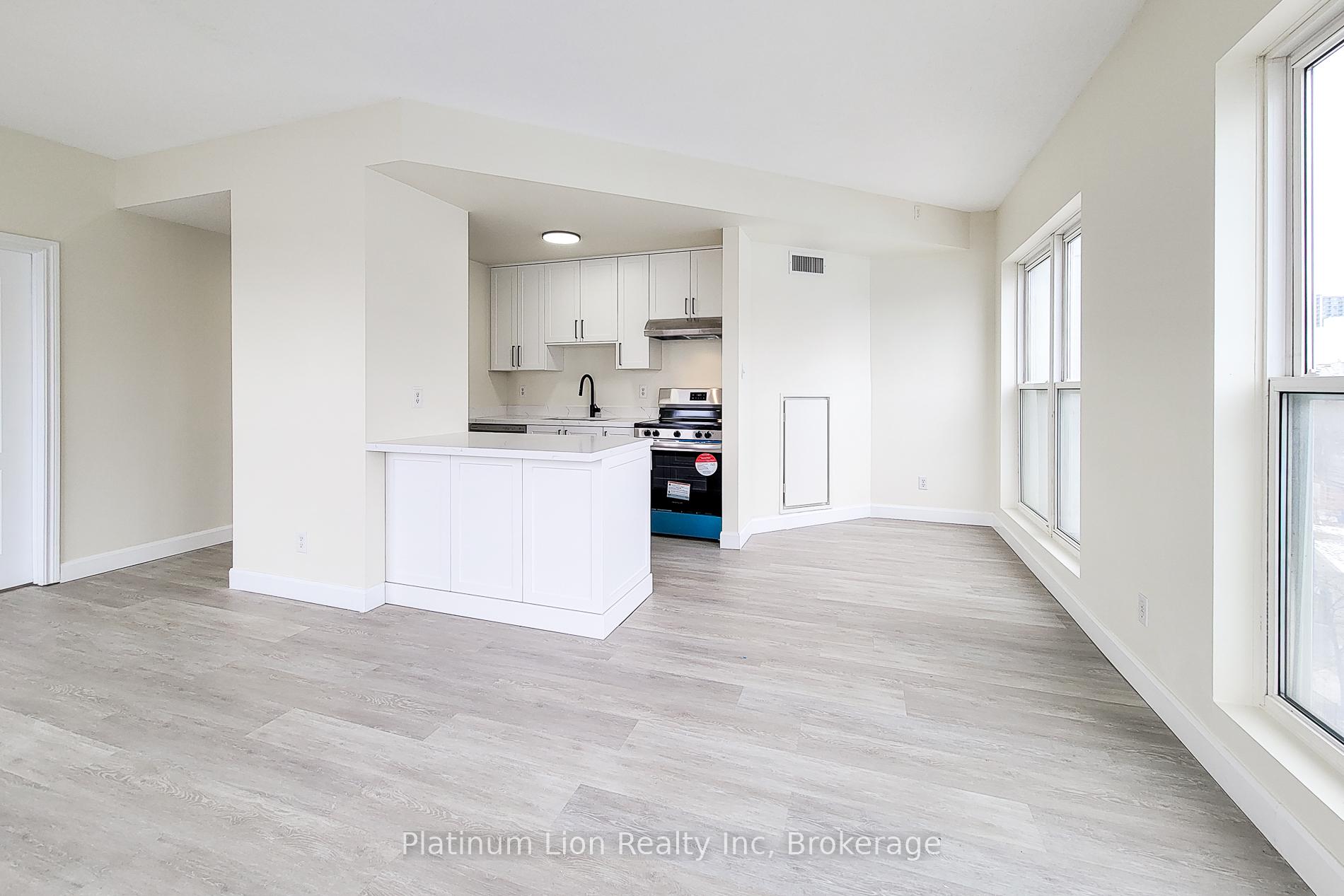 2 Bedrooms Condo at 135 James,  Hamilton For sale