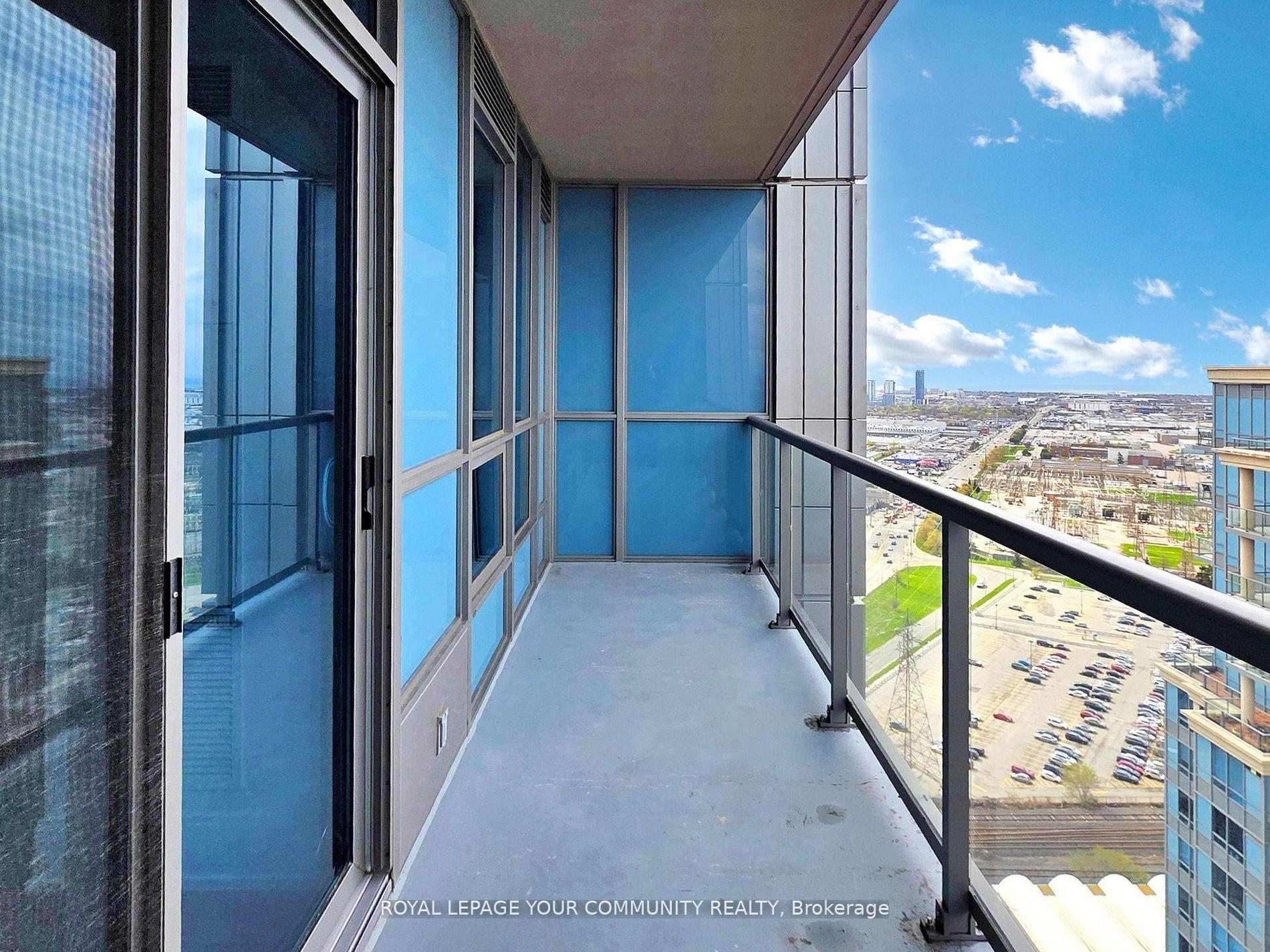2 Bedrooms Condo at 15 Viking, Toronto For sale