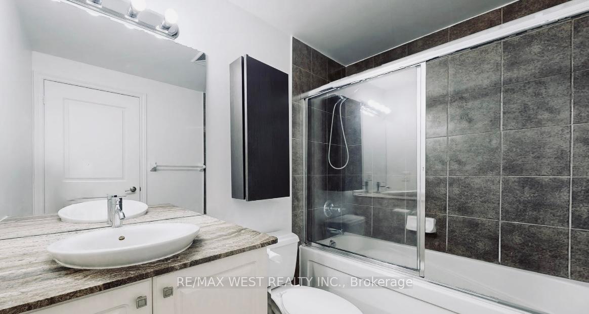 2 Bedrooms Condo at 9235 Jane, Vaughan For sale