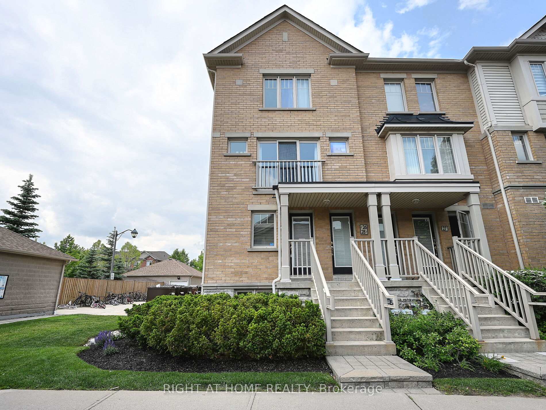 2 Bedrooms Condo at 3250 Bentley, Mississauga For sale