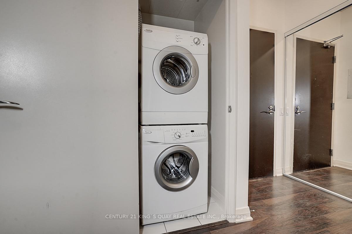 2 Bedrooms Condo at 5 Valhalla Inn, Toronto For sale