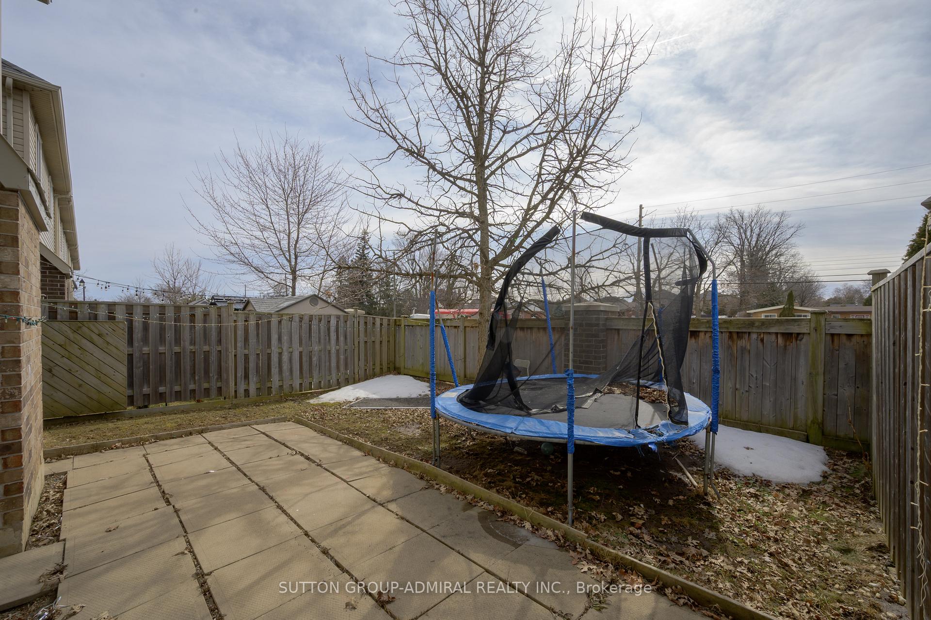 4 Bedrooms Condo at 6 Atessa,  Hamilton For sale