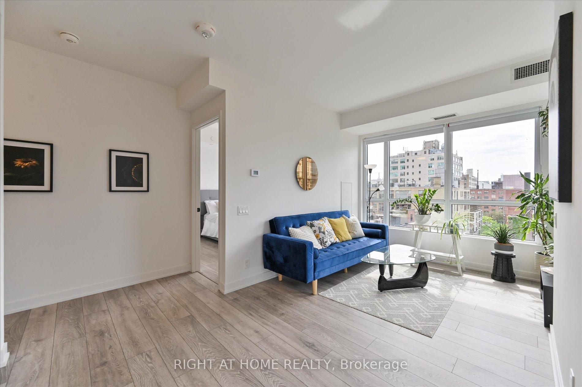 3 Bedrooms Condo at 108 Peter, Toronto For sale
