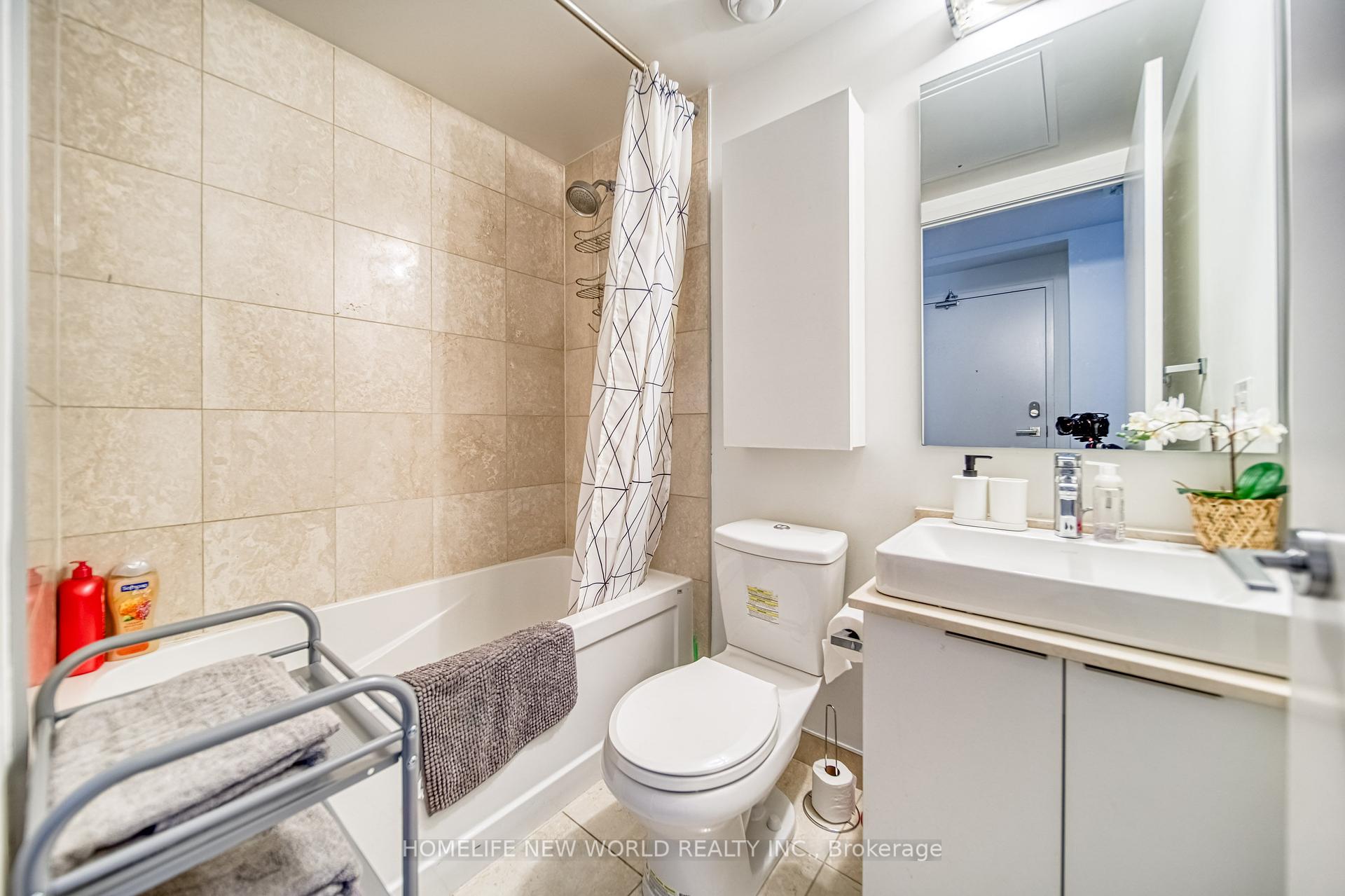 1 Bedroom Condo at 14 York, Toronto For sale