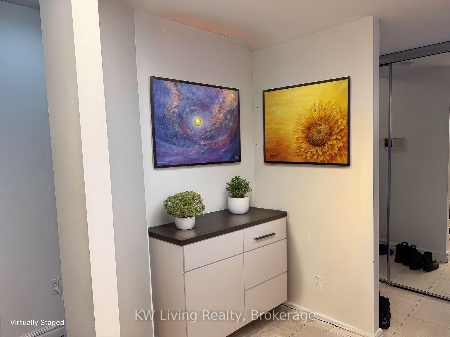 2 Bedrooms Condo at 33 University,  Toronto For sale