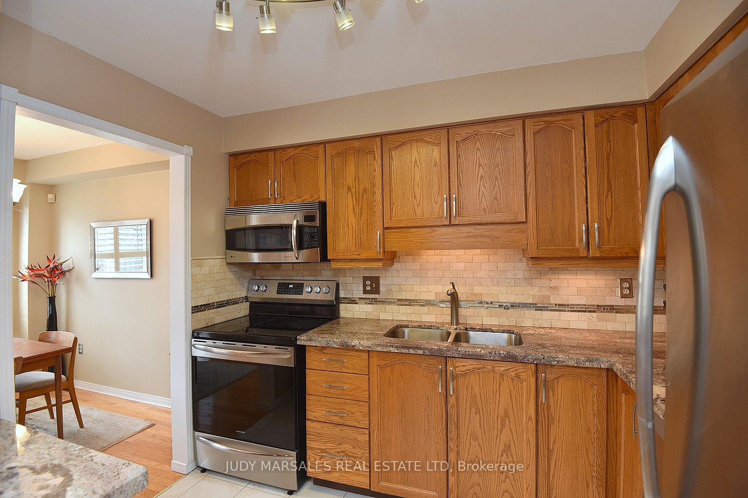 3 Bedrooms Condo at 644 Upper Paradise,  Hamilton For sale