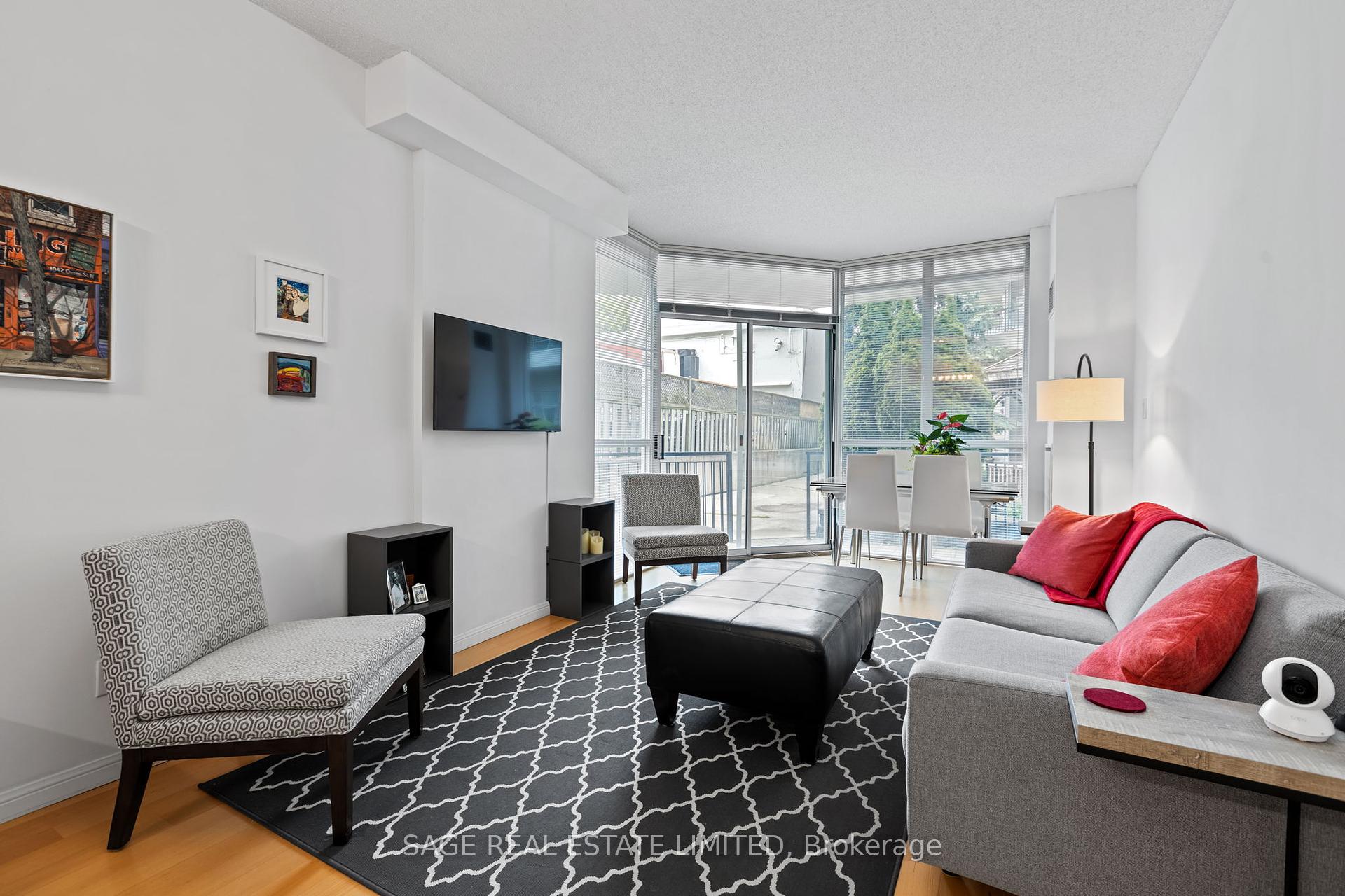 2 Bedrooms Condo at 55 Lorindale, Toronto For sale