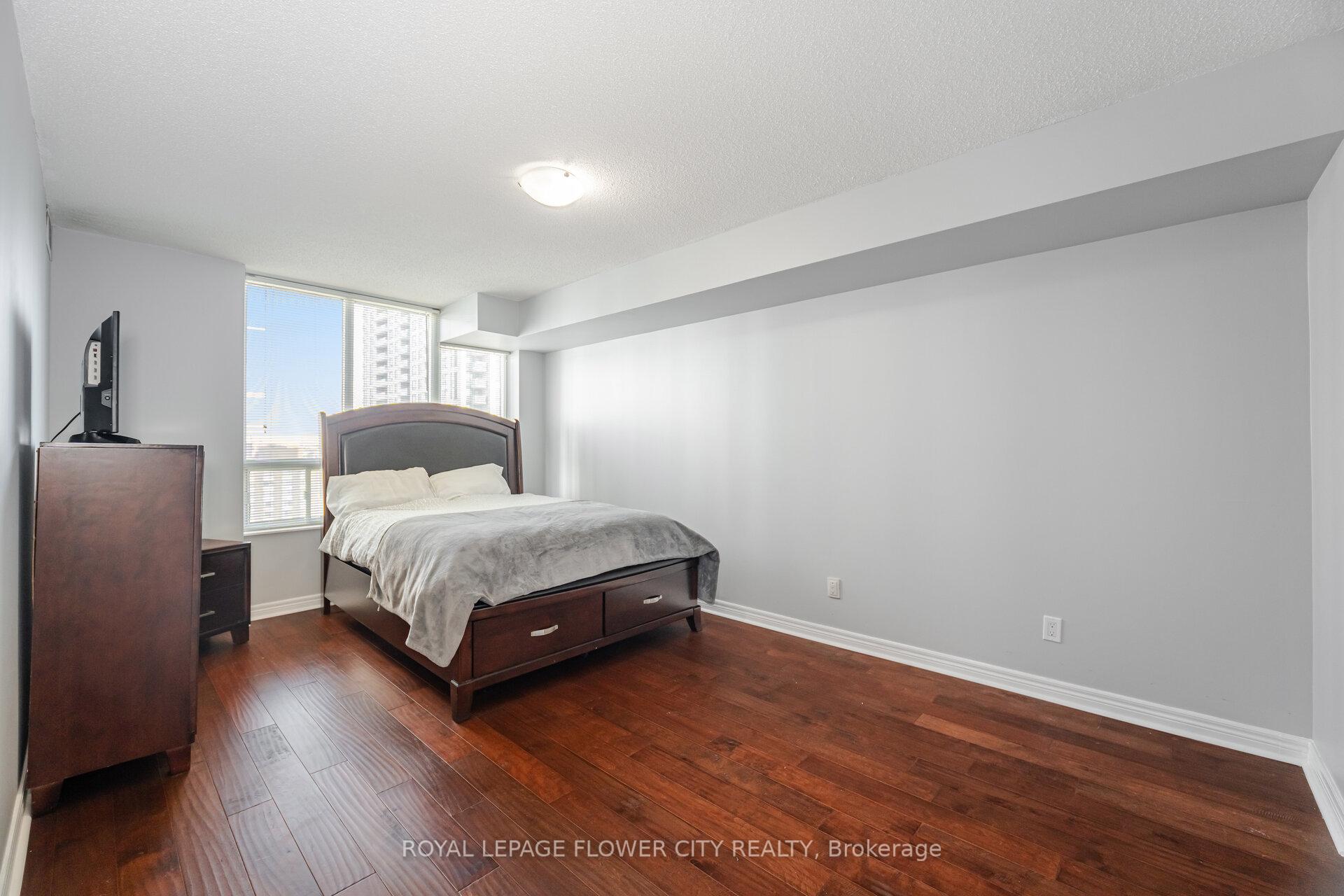 2 Bedrooms Condo at 156 Enfield, Mississauga For sale