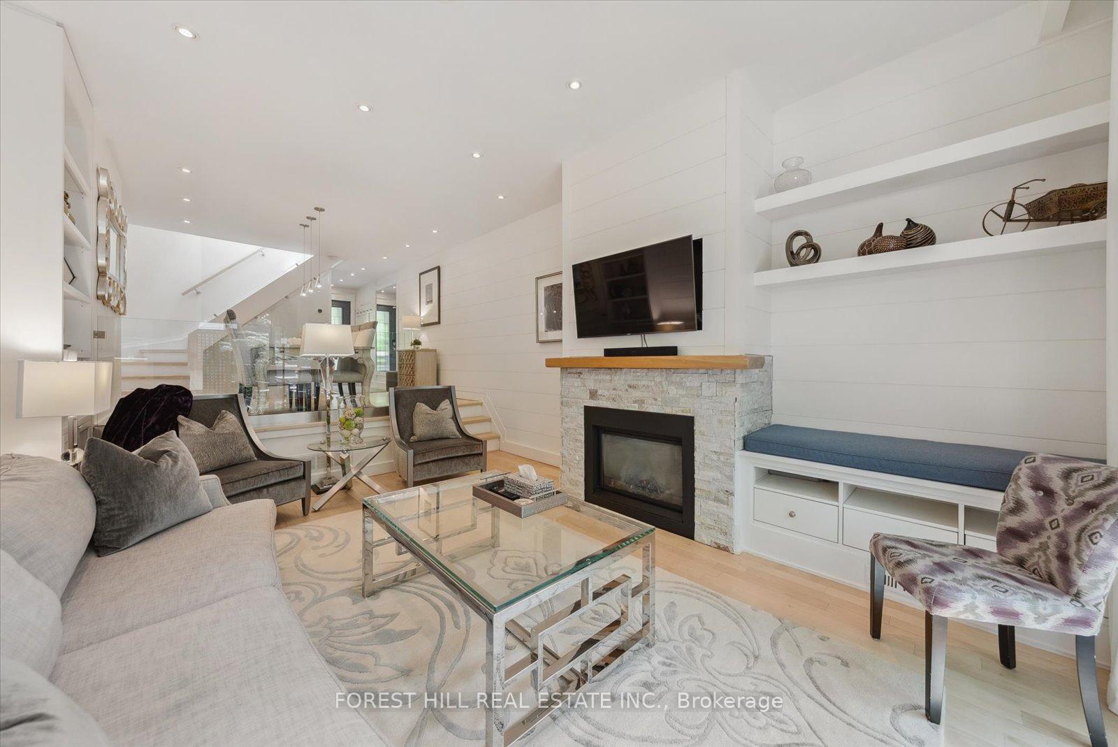 3 Bedrooms Condo at 10 Buller, Toronto For sale