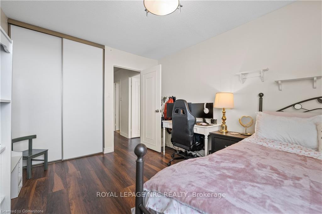 2 Bedrooms Condo at 500 GREEN,  Hamilton For sale