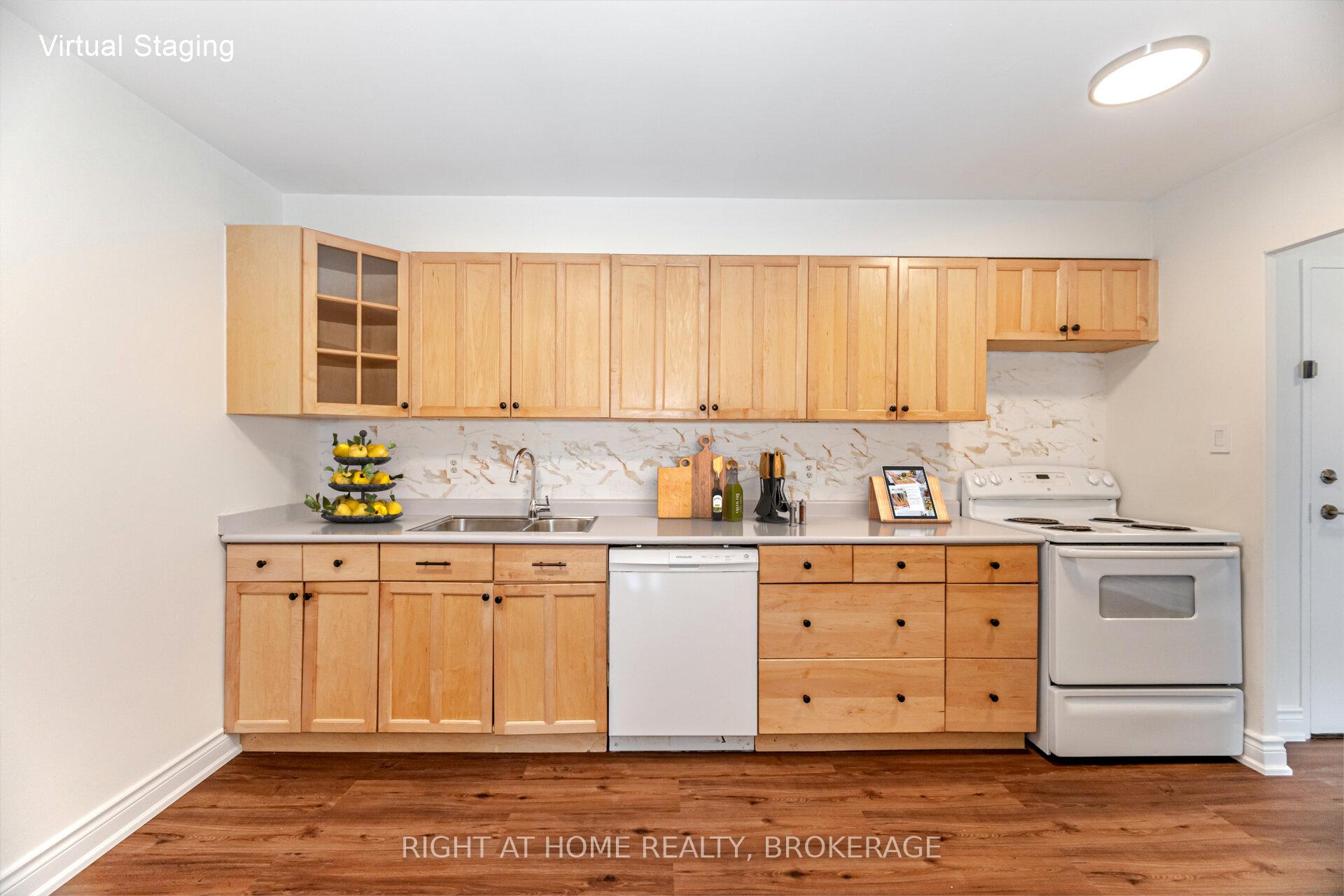 3 Bedrooms Condo at 714 The West Mall, Toronto For sale