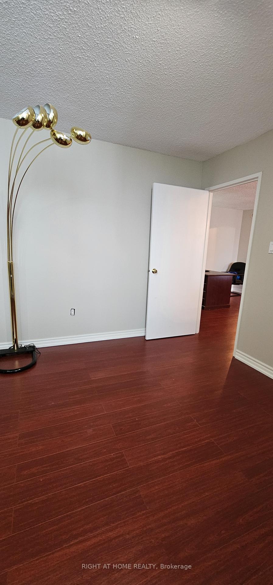 3 Bedrooms Condo at 75 Graydon Hall,  Toronto For sale