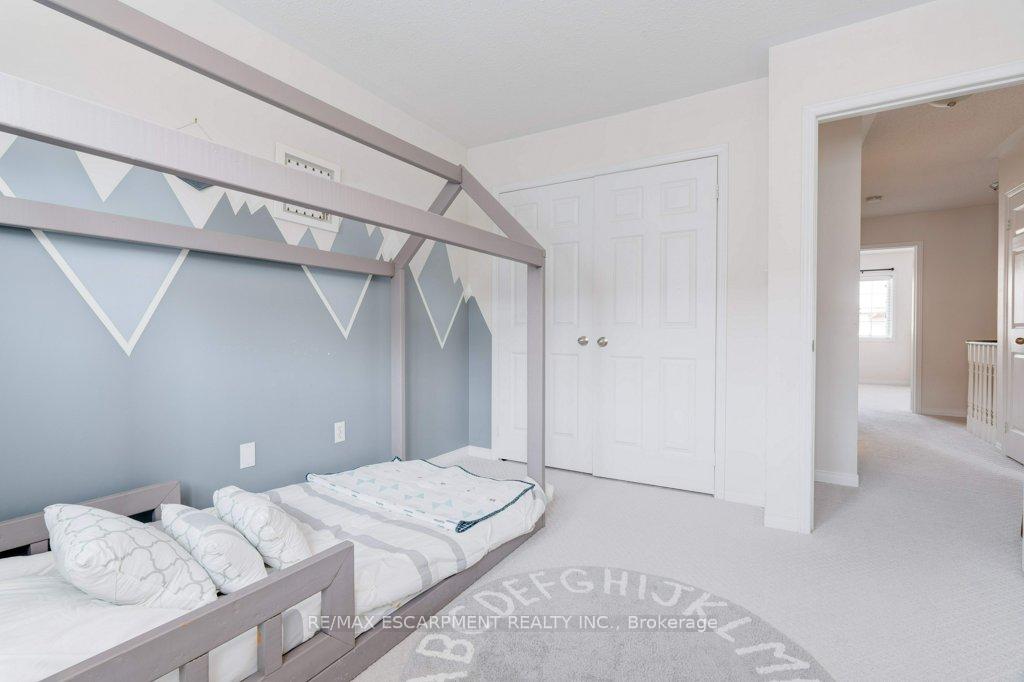 4 Bedrooms Condo at 5090 Fairview, Burlington For sale